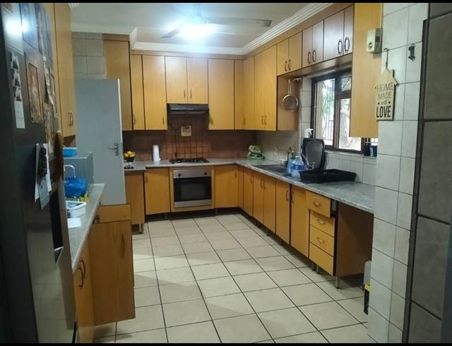4 BEDROOM PROPERTY TO RENT IN ARBORETUM